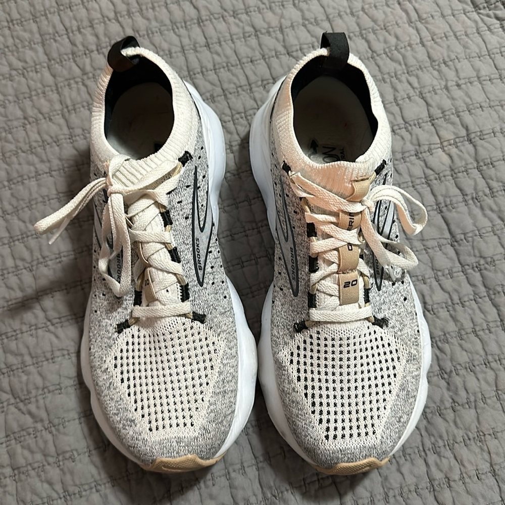 Brooks Size 8